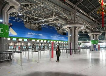 La huelga general deja decenas de vuelos cancelados y un aeropuerto casi vacío en Lisboa