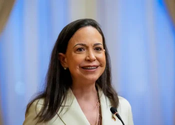 María Corina Machado abandona Oslo tras salir de Venezuela; se recupera de lesión, según colaborador