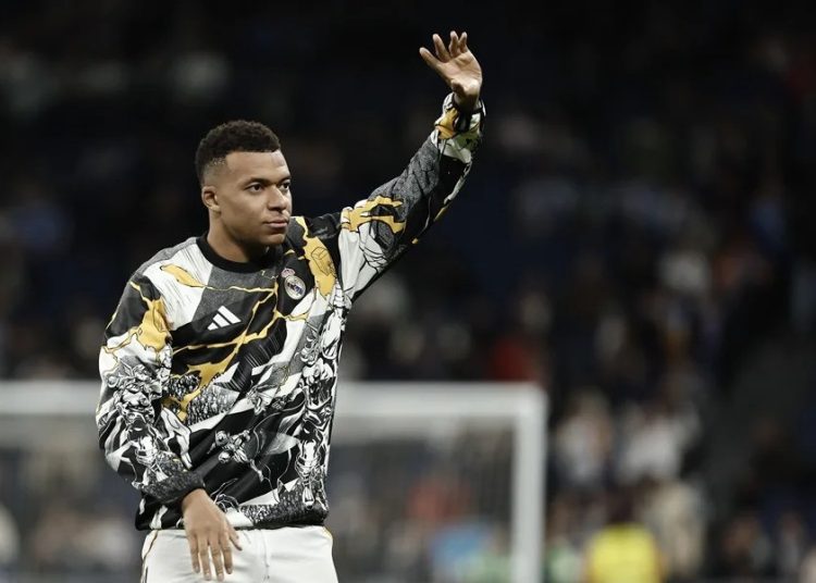 Mbappé entra en la convocatoria del Real Madrid para enfrentar al Manchester City pese a su fractura