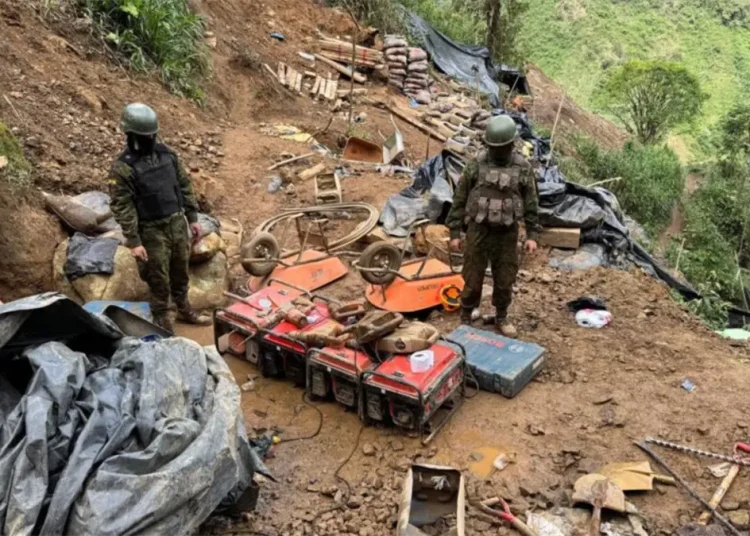 Ejército de Ecuador halla 2 campamentos de minería ilegal en zona fronteriza con Colombia