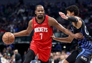 Bucks diezmados frenan a Celtics; Rockets superan a Clippers en apretado cierre