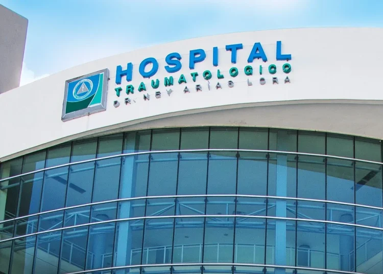 Joven de 19 años permanece en estado crítico tras ser atropellado y abandonado en el Distrito Nacional