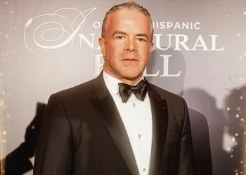 Ordenan el arresto de Raúl Rocha, copropietario de Miss Universo, por crimen organizado