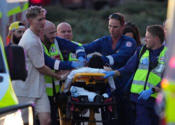 Policía australiana neutraliza amenaza tras tiroteo en Bondi Beach, Sídney