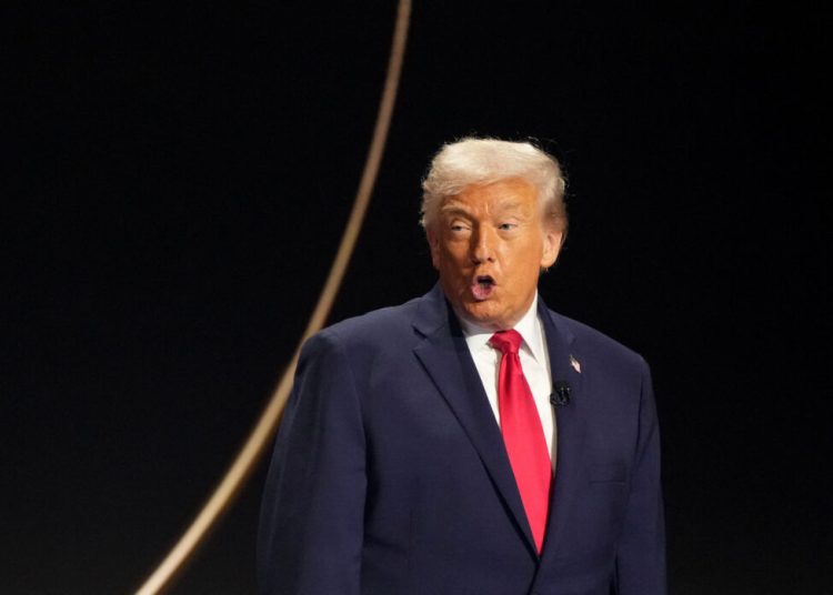 Trump sugiere cambiarle el nombre al fútbol americano durante el sorteo del Mundial