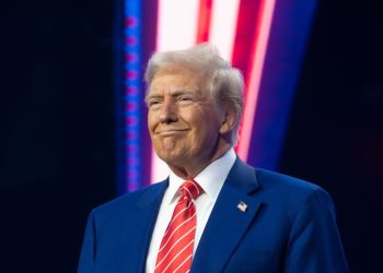 Trump asegura a niño, que vigila un Santa Claus «malo» no entre a EE.UU.