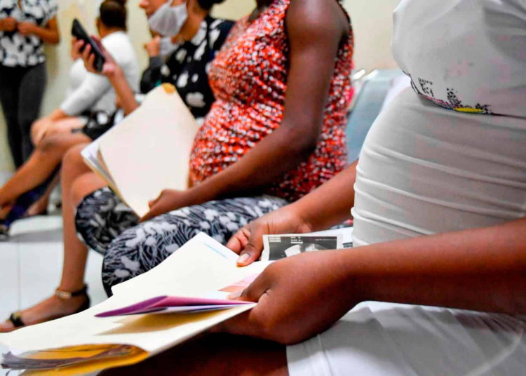 Detienen a haitiano que acudió con mujer embarazada al médico en Nochebuena en Puerto Rico