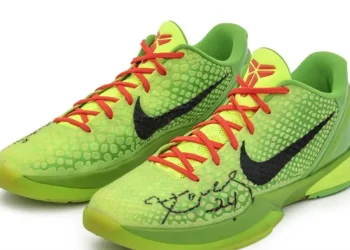 Subastan por 10 millones de dólares las zapatillas de Kobe Bryant en juego de Navidad 2010