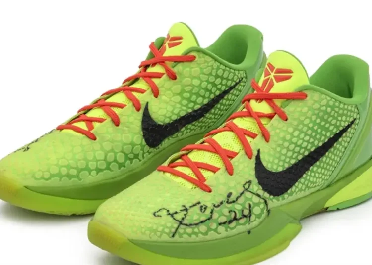 Subastan por 10 millones de dólares las zapatillas de Kobe Bryant en juego de Navidad 2010
