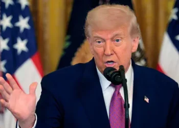 Trump dice que enviará ayuda económica a opositores en Irán y vuelve amenazar a Teherán