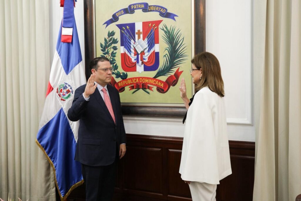 Raquel Peña juramenta a Eduardo Sanz Lovatón como ministro de Industria, Comercio y Mipymes
