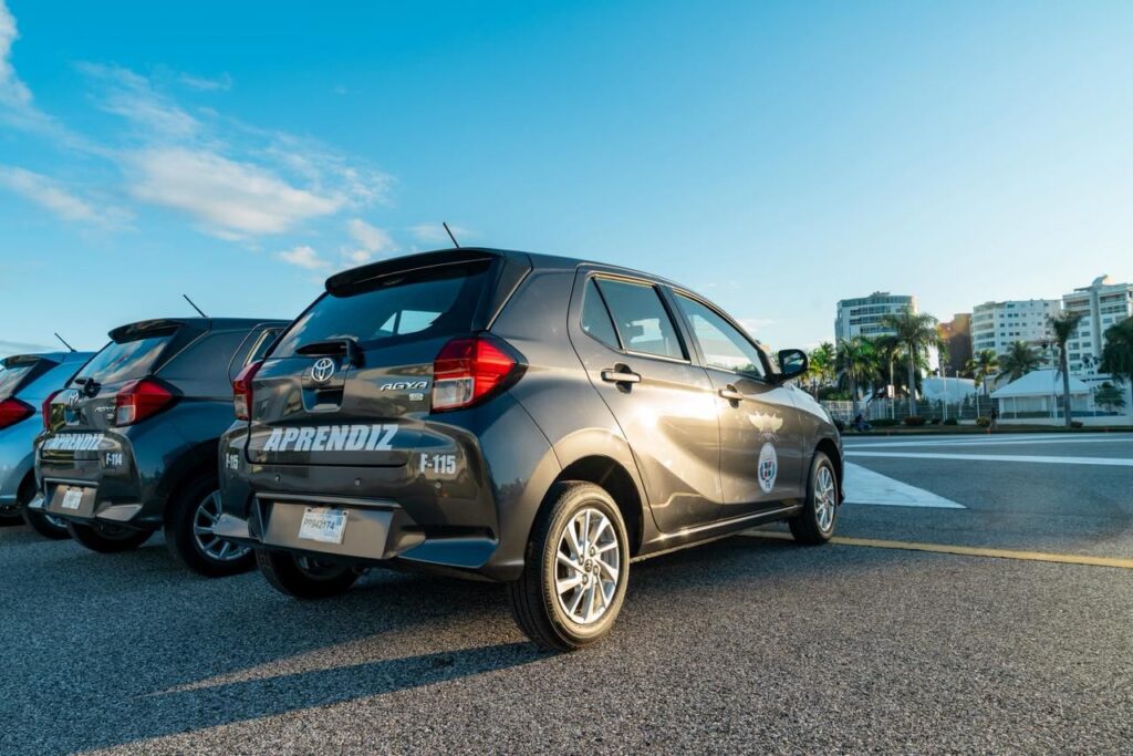 Ministerio de Defensa fortalece la formación técnica de las Escuelas Vocacionales con entrega de nuevos vehículos - Noticias de hoy en República Dominicana | De Último Minuto