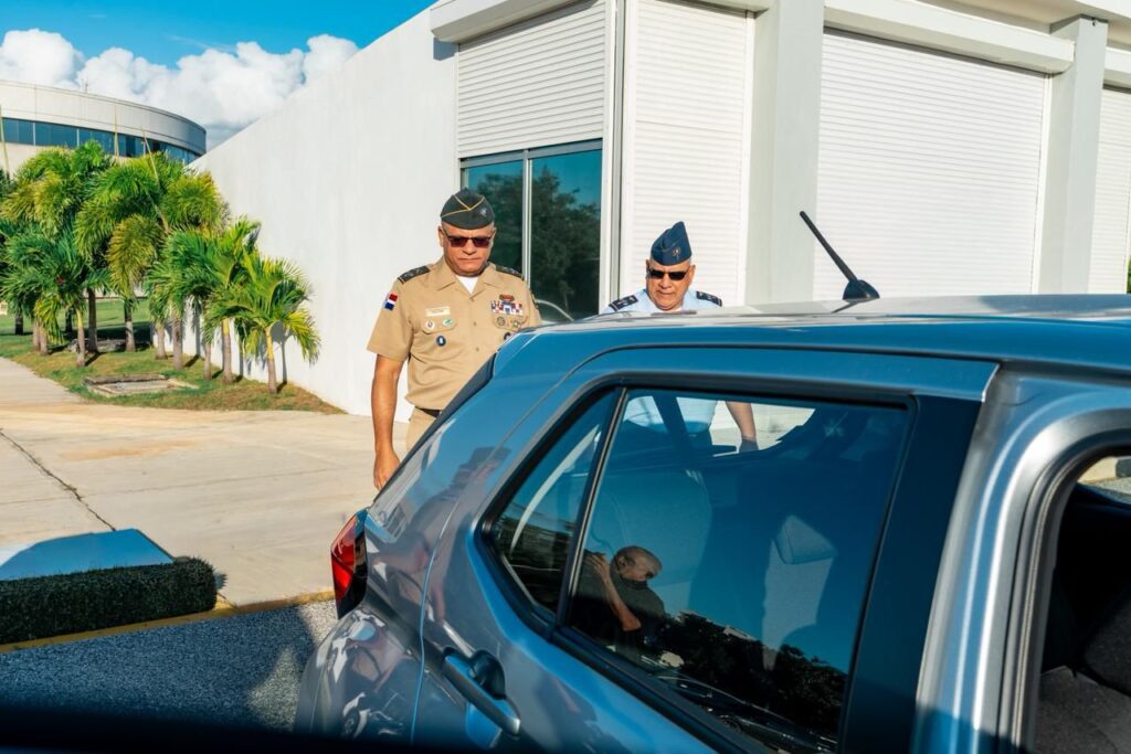 Ministerio de Defensa fortalece la formación técnica de las Escuelas Vocacionales con entrega de nuevos vehículos - Noticias de hoy en República Dominicana | De Último Minuto
