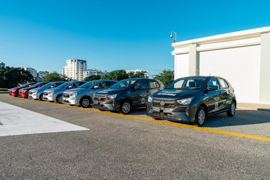 Ministerio de Defensa fortalece la formación técnica de las Escuelas Vocacionales con entrega de nuevos vehículos - Noticias de hoy en República Dominicana | De Último Minuto