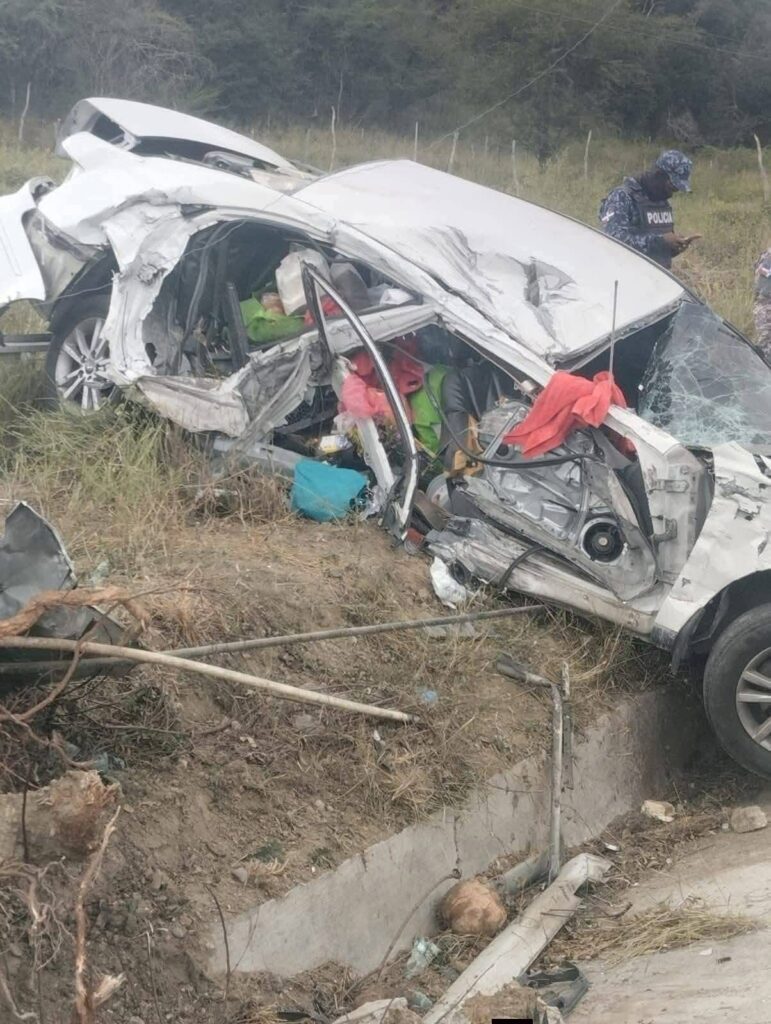 Colisión entre guagua y yipeta deja varios heridos en la carretera Azua–San Juan - Noticias de hoy en República Dominicana | De Último Minuto