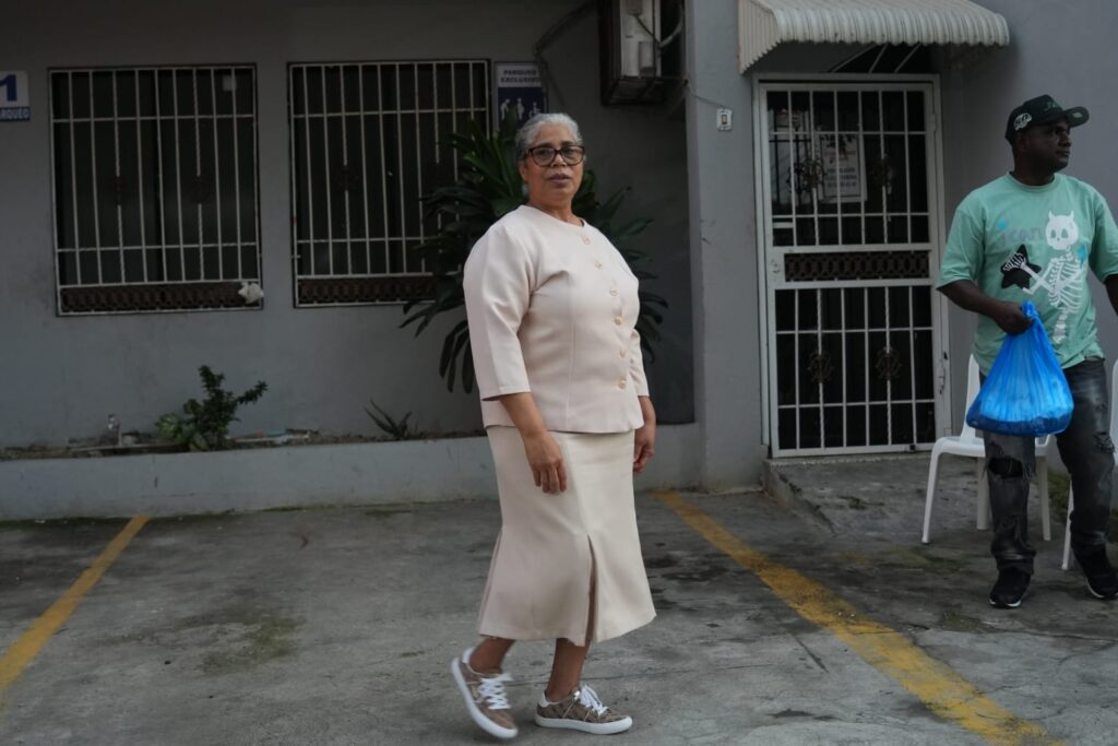 Comunitarios de Los Mameyes reclaman reapertura de la Clínica Leger Matos tras más de un año cerrada - Noticias de hoy en República Dominicana | De Último Minuto