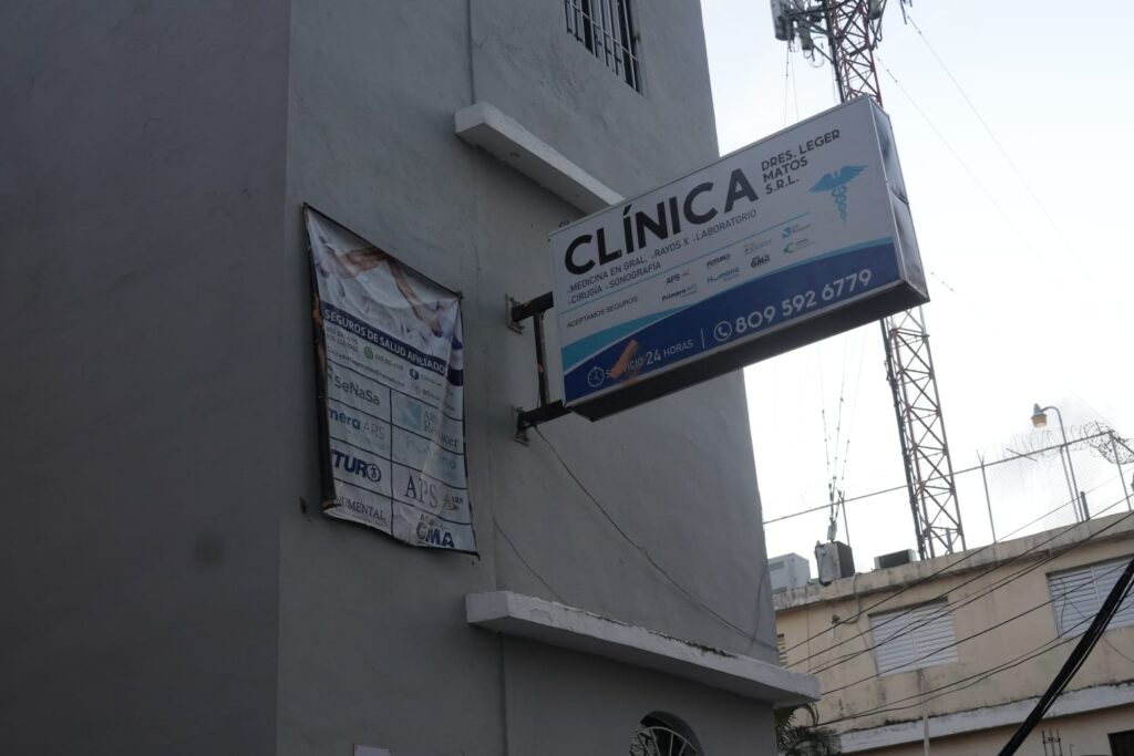 Comunitarios de Los Mameyes reclaman reapertura de la Clínica Leger Matos tras más de un año cerrada - Noticias de hoy en República Dominicana | De Último Minuto