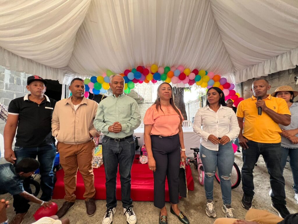 Francisco Fernández culmina la Ruta del Día de Reyes llevando sonrisas y esperanza a la niñez de la provincia de Santo Domingo | 4 | Francisco Fernández culmina la Ruta del Día de Reyes llevando sonrisas y esperanza a la niñez de la provincia de Santo Domingo - Noticias de hoy en República Dominicana | De Último Minuto