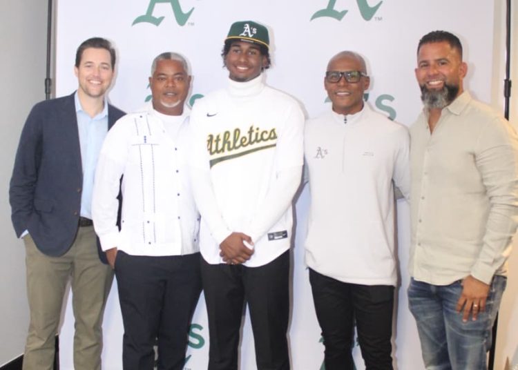 Johenssy Colomé firma con los Atléticos por US$4 millones, el mayor bono para un dominicano en 2026