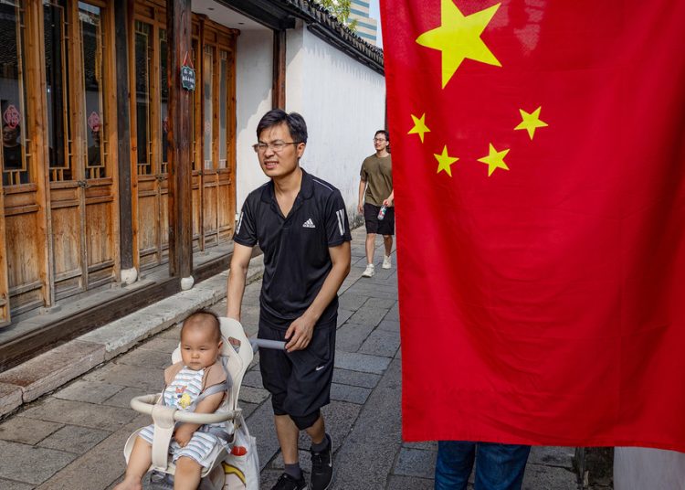 China empezará a cobrar impuestos a preservativos y píldoras en un intento por elevar la natalidad