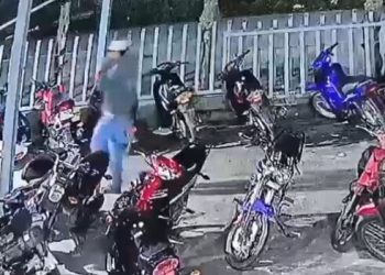 Desaprensivo roba motocicleta de parqueo en plaza de Jarabacoa