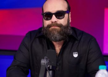 ¡En pleno vuelo! Casals narra cómo vivió el tenso momento de amenaza de bomba en el AILA