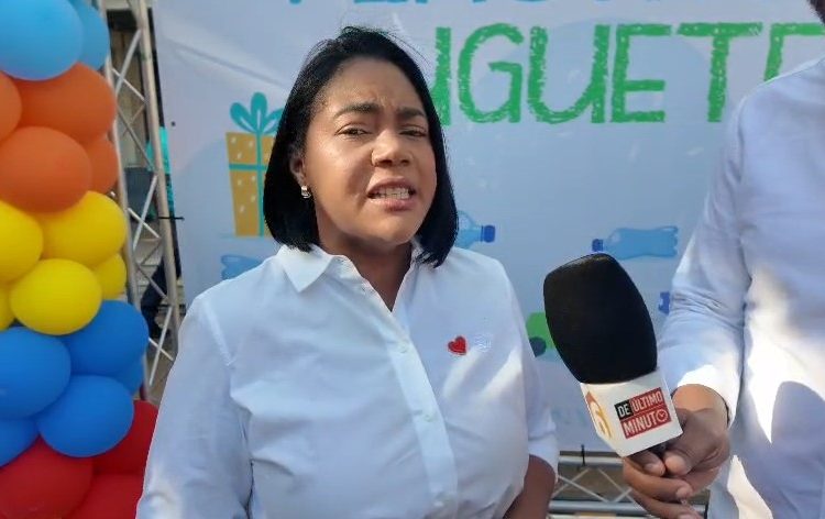 Diputada Leivi Bautista destaca impacto del programa “Plásticos por Juguetes” en la educación ambiental