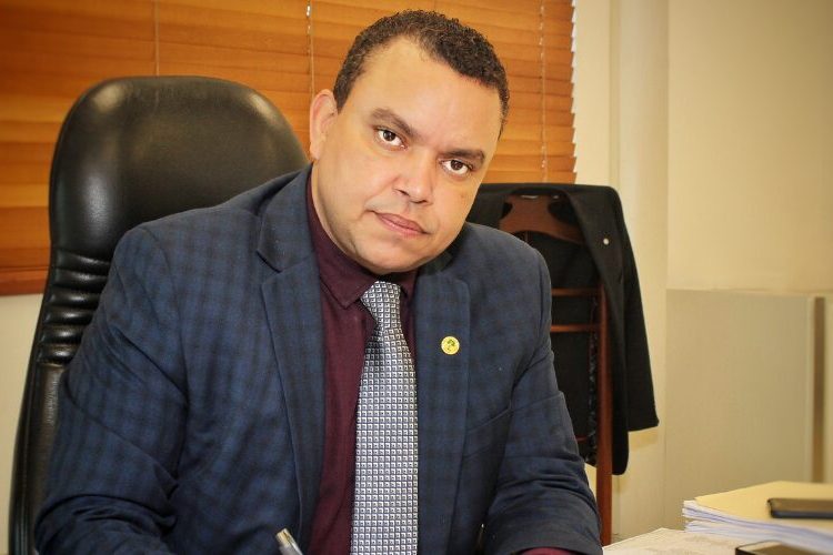 Julio César Landrón es designado director ejecutivo del Servicio Nacional de Salud