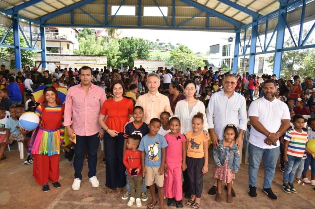 Diputado Cecilio García encabeza jornada de entrega de juguetes a la niñez de Samaná - Noticias de hoy en República Dominicana | De Último Minuto