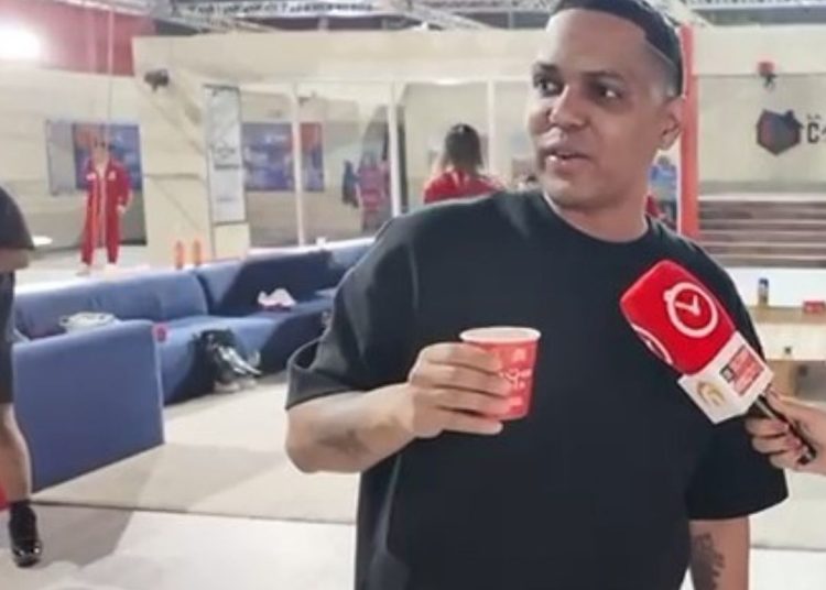 “Contento y disfrutando el proceso”: Así se siente Santiago Matías con su primer “Live Extendido”