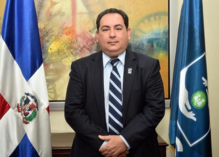 Mario Lama presenta renuncia como director ejecutivo del Servicio Nacional de Salud