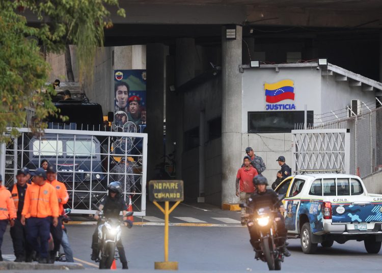 Familiares visitan a presos políticos en Venezuela por primera vez desde sus detenciones