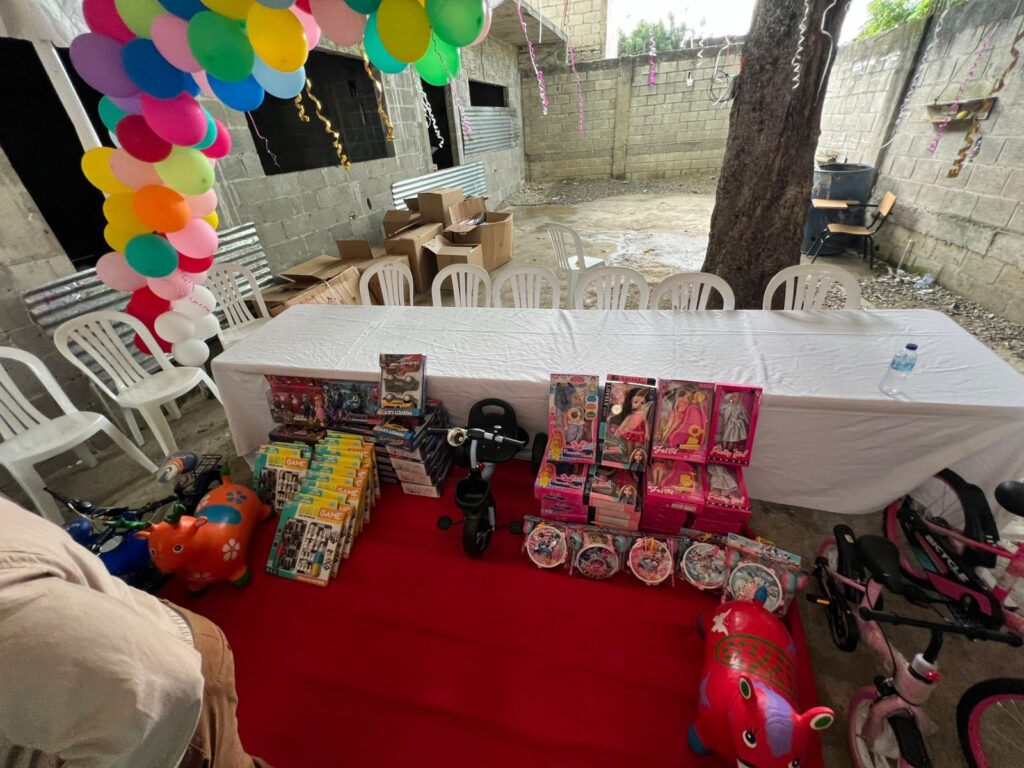 Francisco Fernández culmina la Ruta del Día de Reyes llevando sonrisas y esperanza a la niñez de la provincia de Santo Domingo | 2 | Francisco Fernández culmina la Ruta del Día de Reyes llevando sonrisas y esperanza a la niñez de la provincia de Santo Domingo - Noticias de hoy en República Dominicana | De Último Minuto