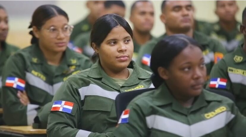 Fundación Mujeres al Volante RD imparte jornada de educación vial a jóvenes del CEMET - Noticias de hoy en República Dominicana | De Último Minuto