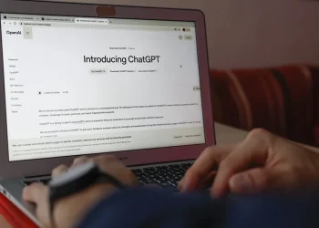 OpenAI lanza un apartado de salud en ChatGPT y anima a los usuarios a compartir sus datos