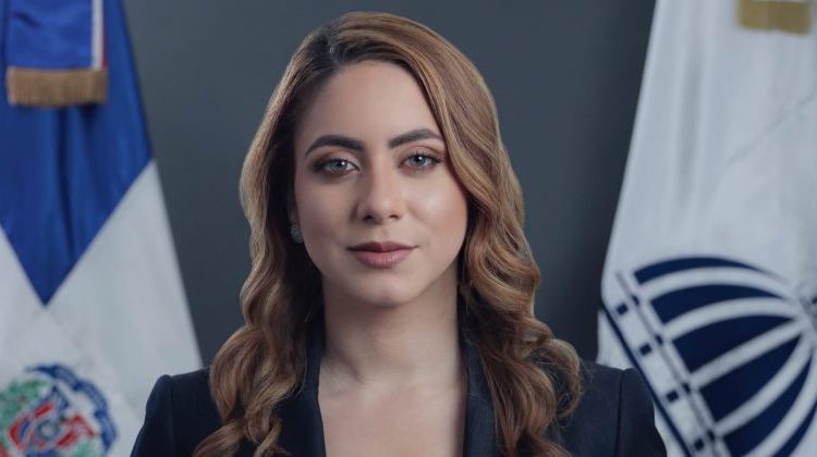 Gloria Reyes  queda designada Ministra de la Mujer