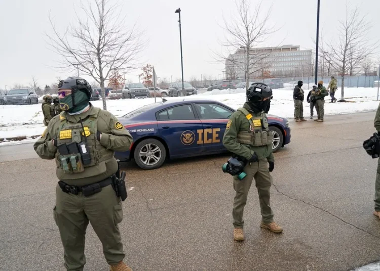 Agente del ICE que mató a una mujer en Mineápolis fue arrastrado por un vehículo en una redada anterior