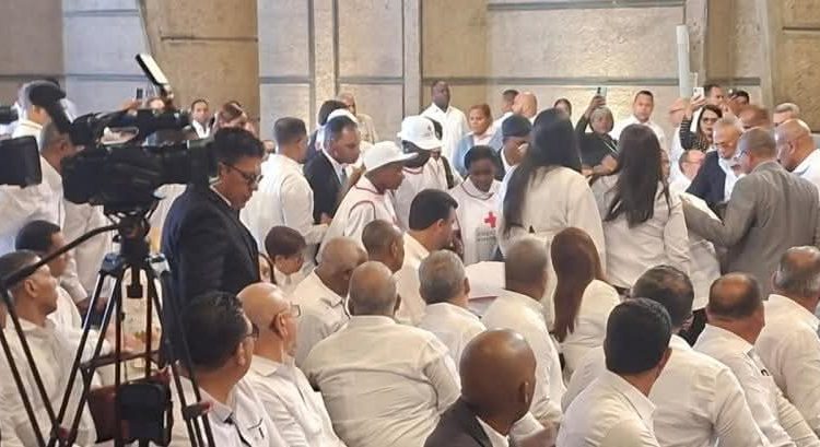 Momento de tensión en la Basílica de Higüey por percance de salud