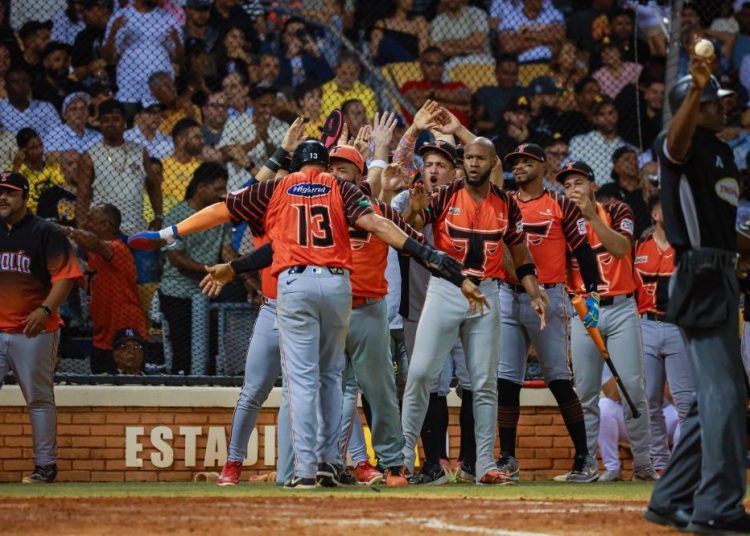 Blanqueada taurina mantiene a los Toros firmes en el segundo puesto