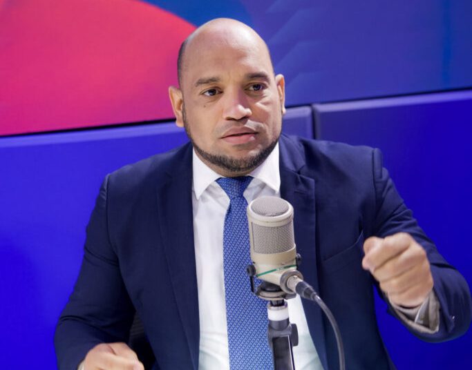 Jonatan Familia califica decretos del presidente Abinader como «una bofetada a la base del PRM»