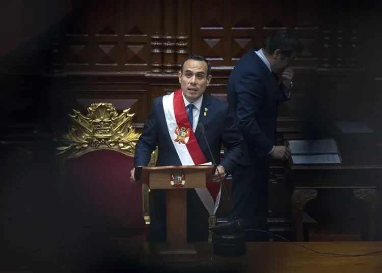 Presidente de Perú descarta dimitir y dice que se quiere desestabilizar al Gobierno