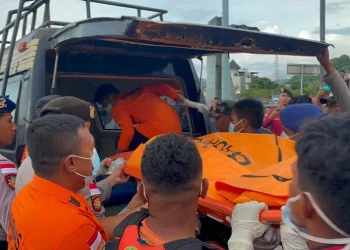 Indonesia zarpa con la esperanza de encontrar al último español desaparecido por un naufragio