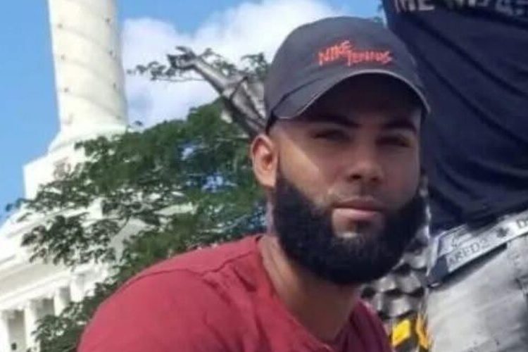 Familia y comunidad solicitan apoyo para localizar a joven desaparecido en Jarabacoa