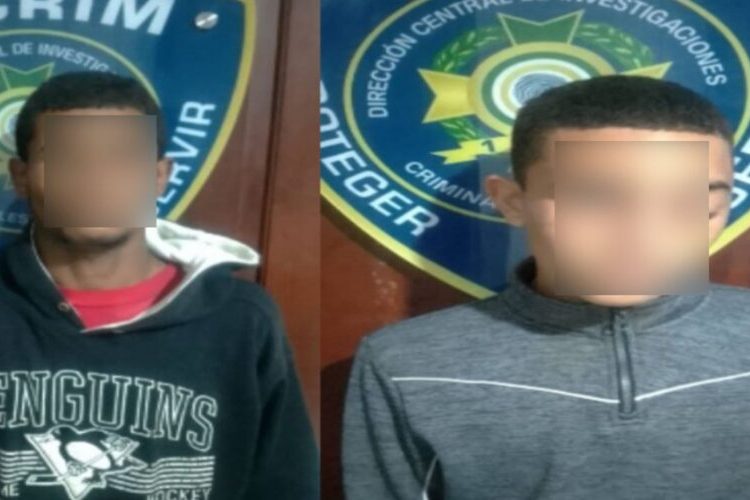 Policía apresa a dos hombre por robo en banca de lotería en Jarabacoa