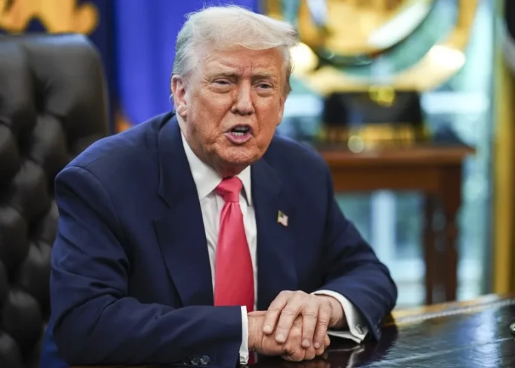 Trump llama «cretino» al presidente de la Reserva Federal y dice que «se irá pronto»