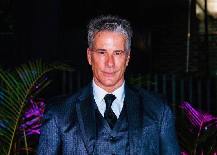 Fernando Carrillo sale en defensa de Maduro: “lo están acusando injustamente”