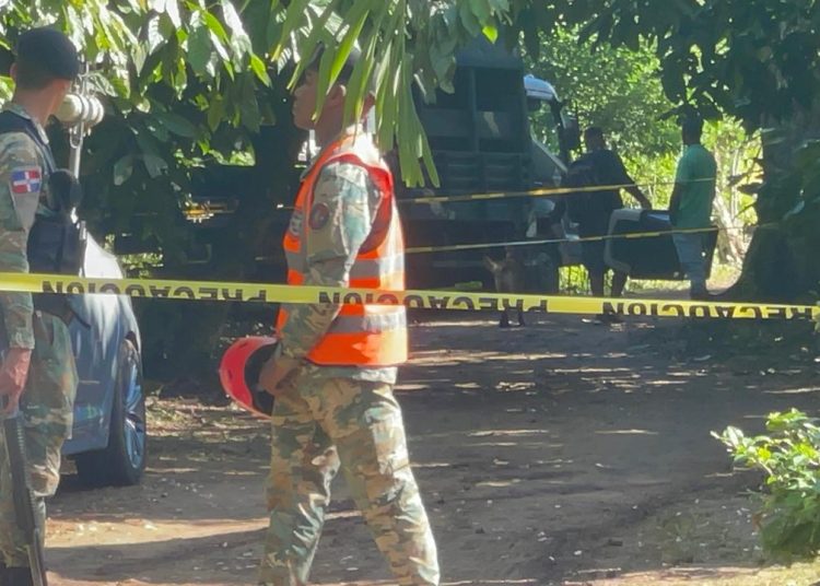 Acordonamiento policial impide acceso de la prensa durante búsqueda de niña desaparecida en Barrero, Puerto Plata