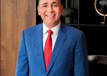 Nelson Arroyo ahora será director general de Aduanas