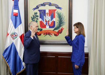 Raquel Peña juramenta a Pedro Urrutia como nuevo director de la DGII