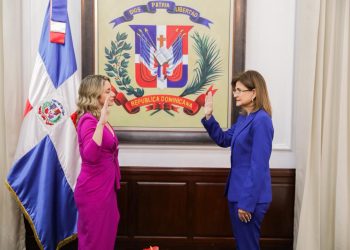 Raquel Peña juramenta a Gloria Reyes como ministra de la Mujer